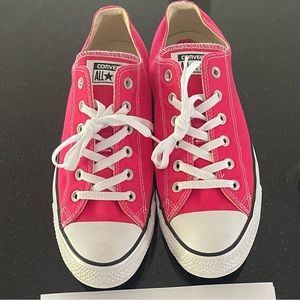 Women’s Low Top Converse- hot pink!